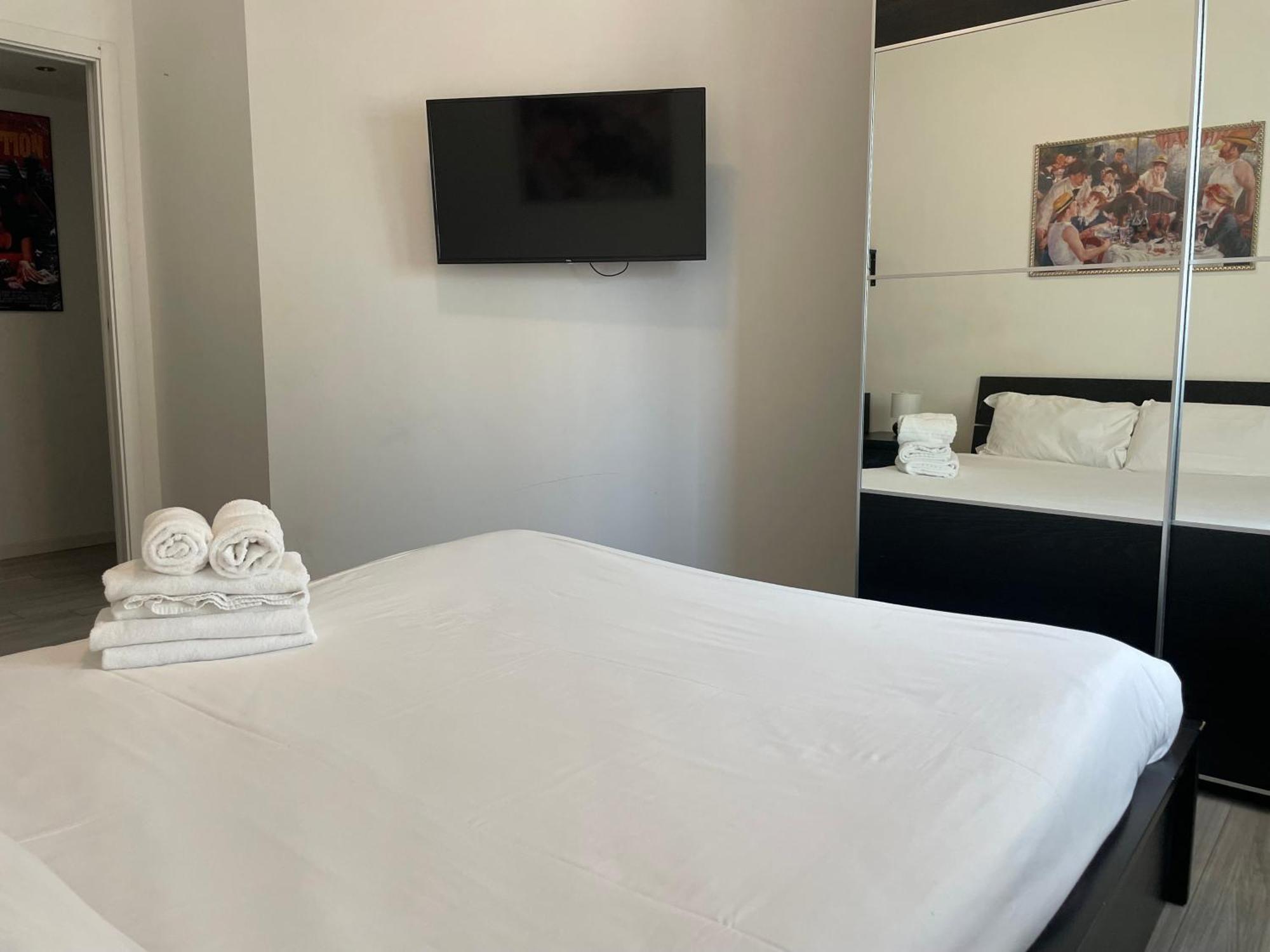Gardone Apartment - Ampio Appartamento Con 2 Camere Da Letto - Comodo Per Duomo! Milan Exterior photo